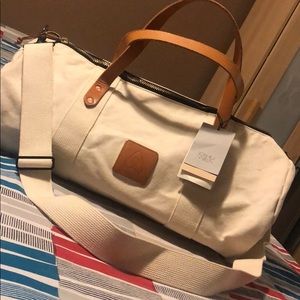 JOSHUVELA AirBnb duffle bag